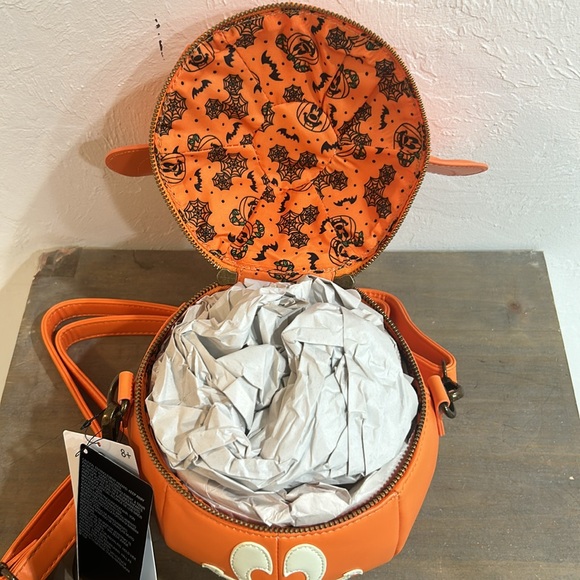NWT Loungefly Mickey Mouse Mick-O-Lantern Crossbody Bag - Picture 8 of 11